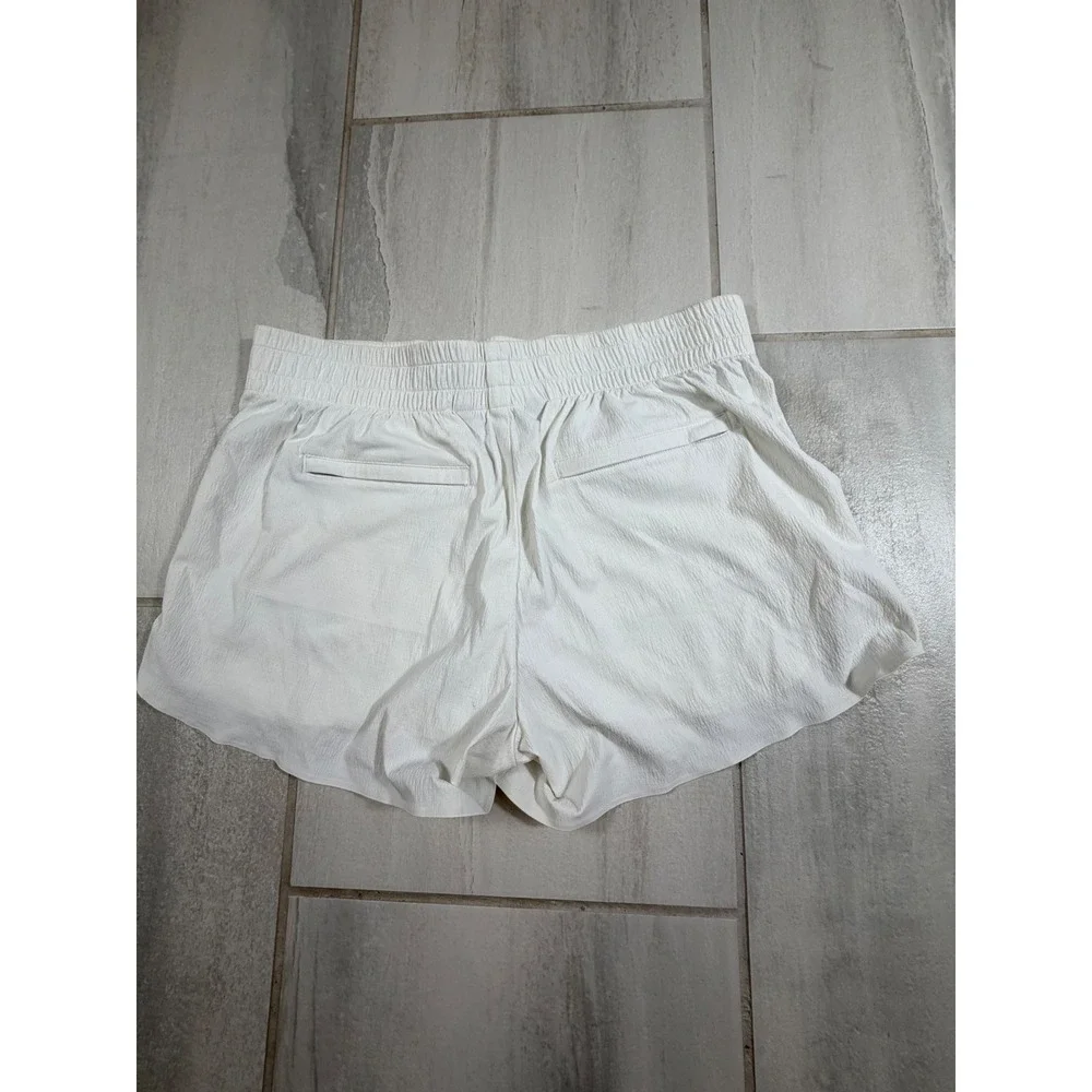 Athleta White Textured Active Running Shorts Women Size 8 Front Zip Pocket
